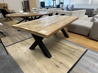 Eetkamertafel Orvelte Mango